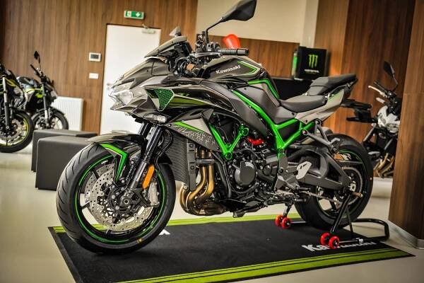 Lambretta, Malaguti, Kawasaki a PSí Hubík v Praze na společné adrese - MOTOHOUSE