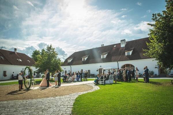Fotograf svateb Barokní statek Benice - Radim Hájek