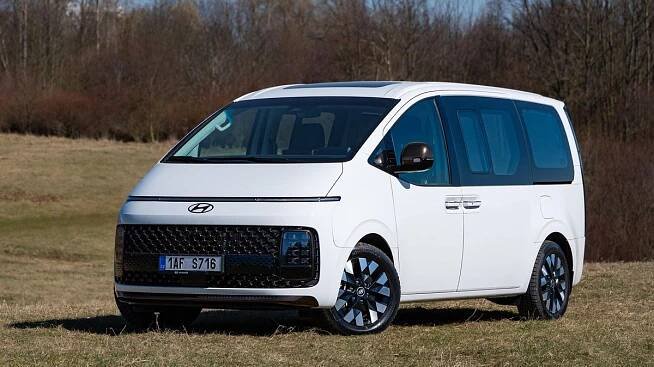 Sci-fi dodávka Hyundai nově bez dieselu. Co to Starii přineslo a o co přišla?
