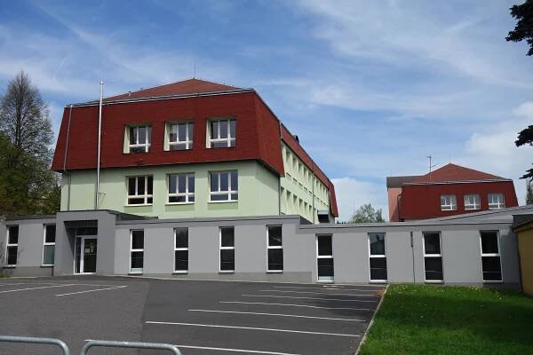 Gymnázium Ostrov foto 1