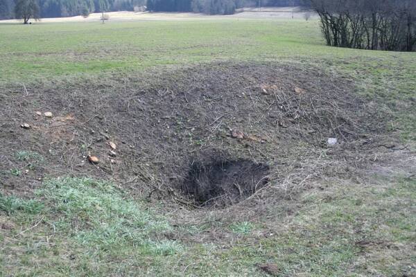 Estavelle am Radensko Karstfeld in Slowenien