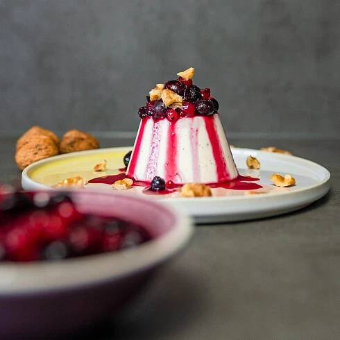 Smetanová panna cotta s ovocem