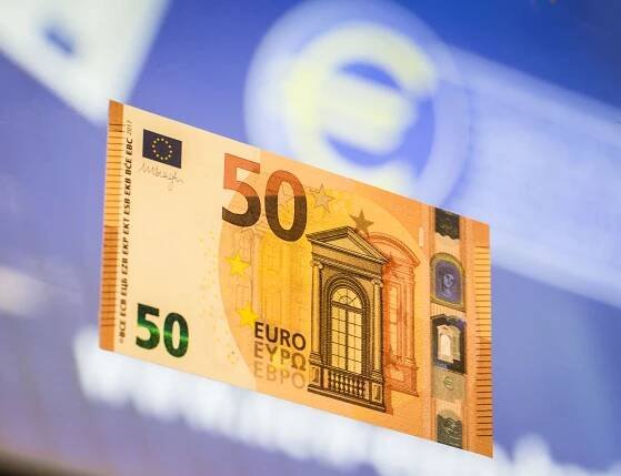Nejpoužívanější bankovka EU v novém: padesátieurovku bude těžší padělat