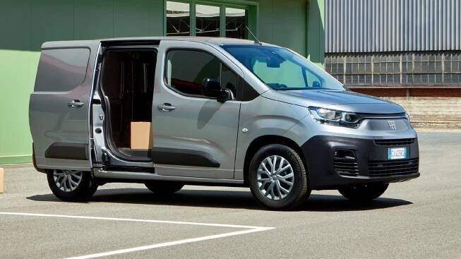 Nový Fiat Doblo: Kompaktní dodávka se vrací s nabídkou 4 motorizací a spoustou chytrých řešení