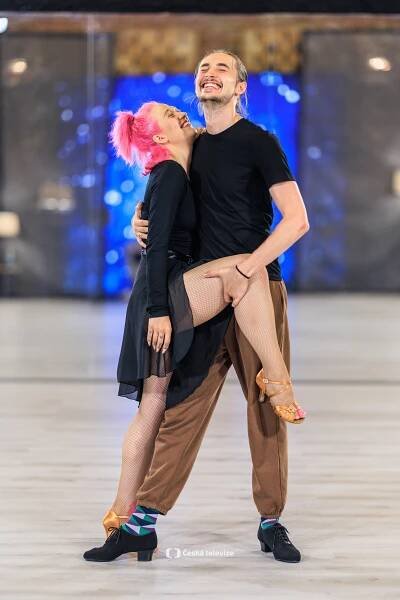 Hvězdy už trénují na StarDance: Krajčova mužná hruď, sexy nožky Maškové i ladný Prachař