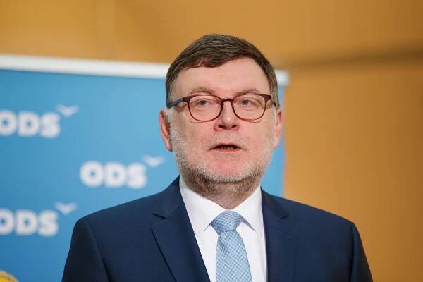 Klaus starší by podobného poslance doslova vyhodil dveřmi, říká Stanjura o vyloučení Klause mladšího