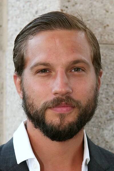 Logan Marshall-Green herec