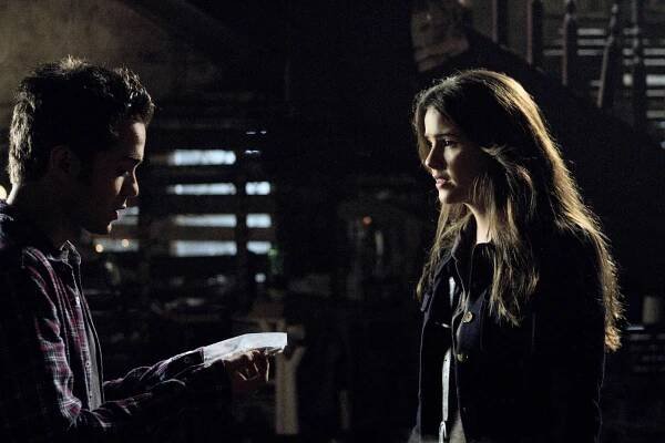 Tajemství kruhu - Darkness - Z filmu - Thomas Dekker, Shelley Hennig