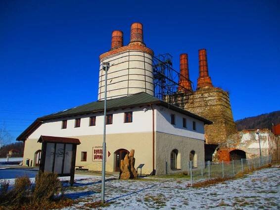 Fotogalerie Nákladní lanová dráha z Prachovic do Závratce - Bývalá železniční stanice Závratec-Třemošnice (Třemošnice