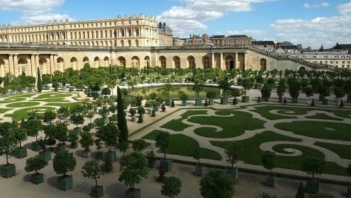 Krásné a honosné Versailles právem patří mezi nejkrásnější zámky v Evropě