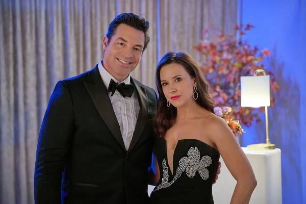 Lacey Chabert Says Reuniting On Screen With Brennan Elliott Was “A Joy”