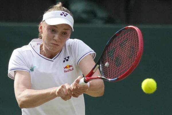 Kazaška Rybakinová sa zastala svojho niekdajšieho kouča napriek vyšetrovaniu WTA