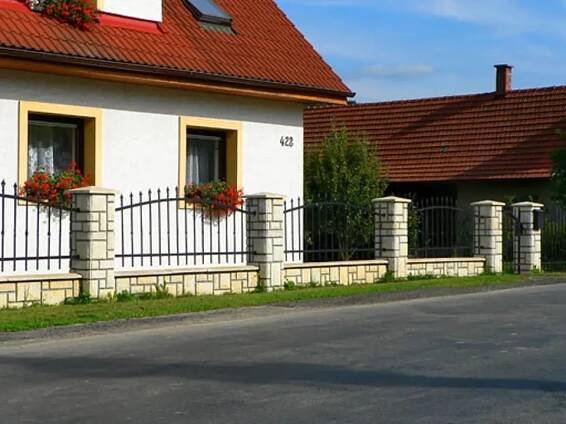 kovaný plot
