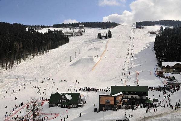 Ski areál Pec pod Sněžkou - ubytování, počasí, online webkamera, otevírací doba, akce