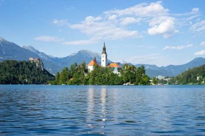 How to Spend One Day in Lake Bled + Predjama Castle and Postojna Caves