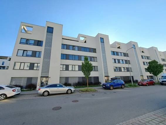 Pronájem moderního bytu 1+kk v domě 5 minut chůze od Brněnské přehrady