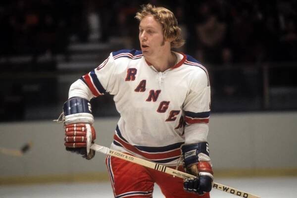 Gene Carr #20 of the New York Rangers skates on the ice during an NHL game circa 1972 at the Madison Square Garden in New York, New York.