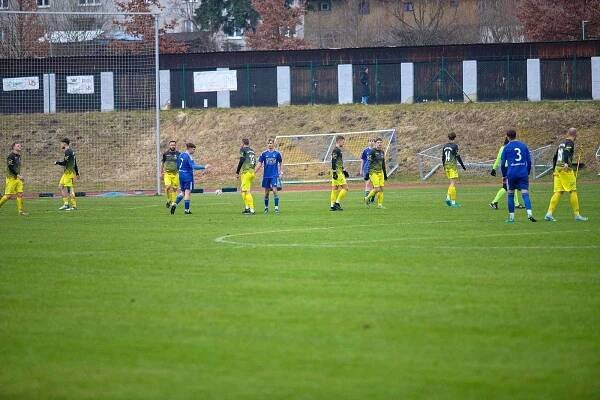 Fotbalová 6. liga: Šumavan Vimperk - SK Zlatá Koruna 1:5 (1:1).
