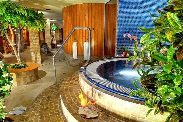 Kam na wellness víkend do zahraničí: 10 míst, kde si užít relax i krásou přírodu