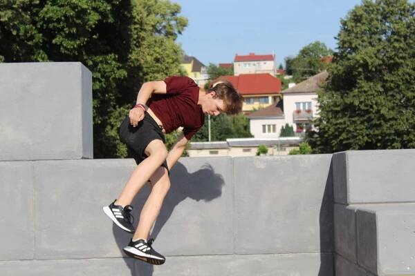 Parkourové hřiště v Kyjově otestovali prvními salty