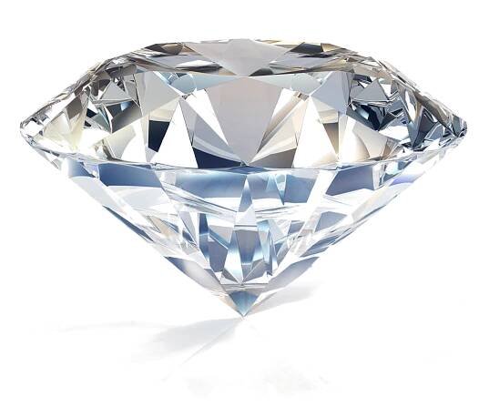 Diamant im Brillantschliff in der Seitenansicht mit Krone, Gürtel und Pavillion