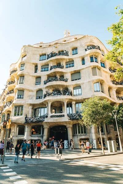An 8-Day Solo Trip Itinerary for Barcelona, Lisbon, and Albufeira - Travel Pockets