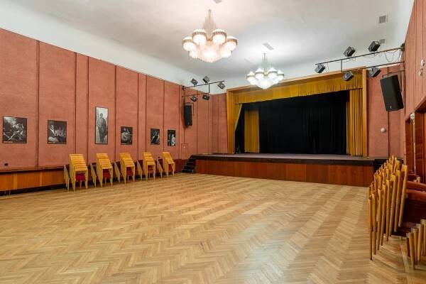 Hledáme provozovatele baru v Národním domě. - Kulturní středisko města Ústí nad Labem
