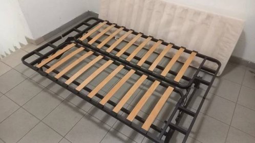 Kovový rozkládací gauč Ikea - Obývací pokoj