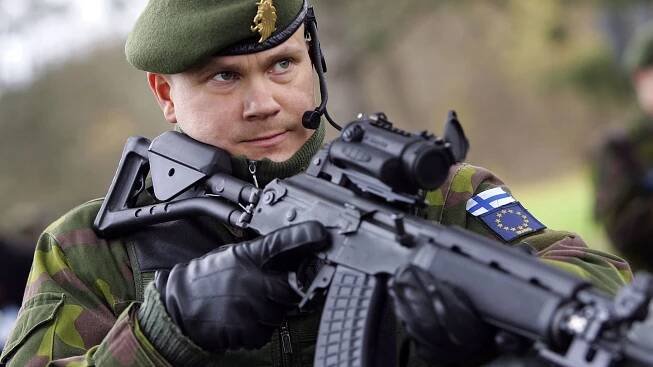 Postrach Rusů vstupuje do NATO. Stovky tanků a masivní dělostřelectvo jsou jen zlomkem finské síly