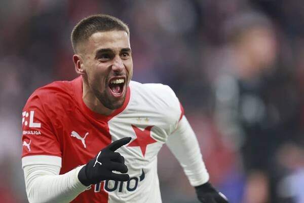 Nový klub, stejné barvy. Feyenoord představil Lingra, ten děkoval Slavii