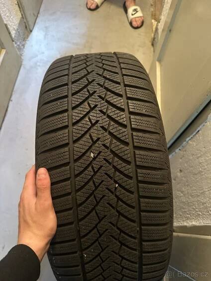Zimní pneu 255/50/R19 V XL
