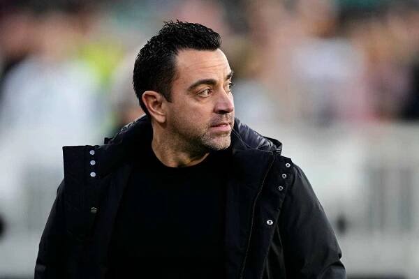 Být trenérem Barcelony je krutá práce, která vás vyčerpává, prohlásil Xavi