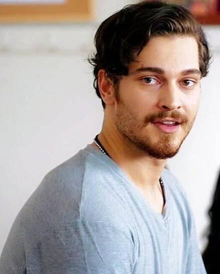 ÇAĞATAY ULUSOY lRANIAN FANS (@cufansir) on Instagram: “Hiii Friends ☁☔” | Handsome celebrities, Actors, Turkish actors