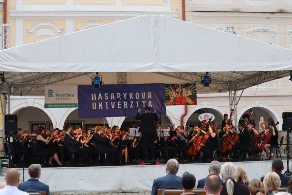 Pán prstenů a Piráti z Karibiku v Telči. Připomeňte si koncert na náměstí