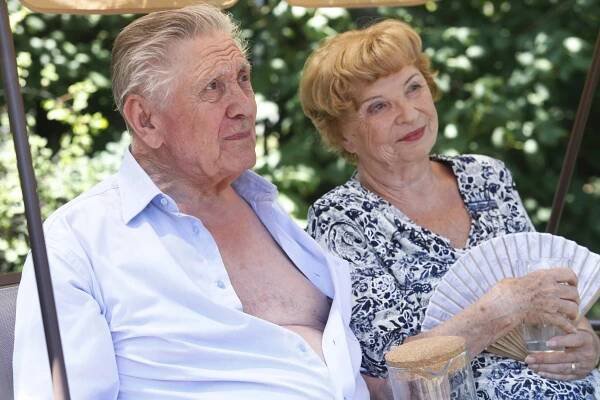 Herečka Libuše Švormová slaví 90. a... PŘIZNALA PODVOD S ANGELIKOU