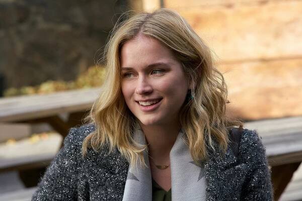 TY - Candace - Z filmu - Elizabeth Lail