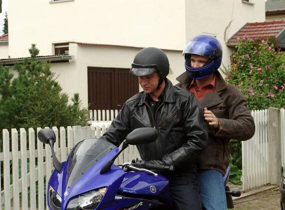 In aller Freundschaft - Season 8 - Ein schwarzer Tag - Z filmu - Matthias Komm, Johannes Steck