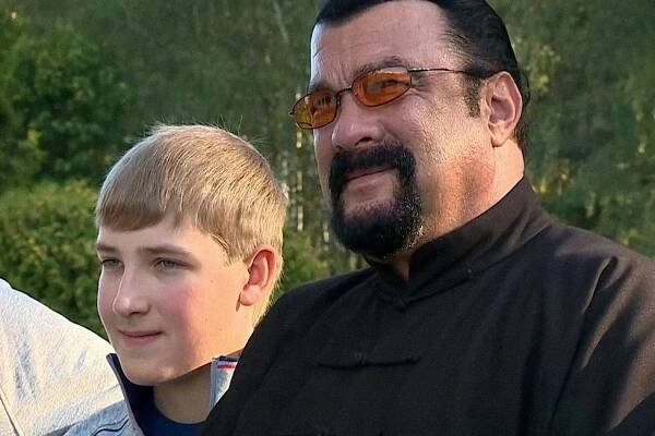Budoucnost Běloruska? Diktátor Lukašenko chystá předání moci synovi Koljovi (20)