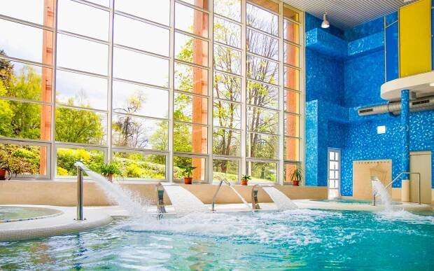 Konstantinovy Lázně: Hotel Jirásek *** s bazénem, solnou jeskyní, procedurami a polopenzí + kulturní akce