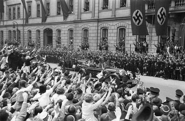 Obrazem: 85 let od mnichovské dohody. Historické snímky z podpisů i vítání Hitlera