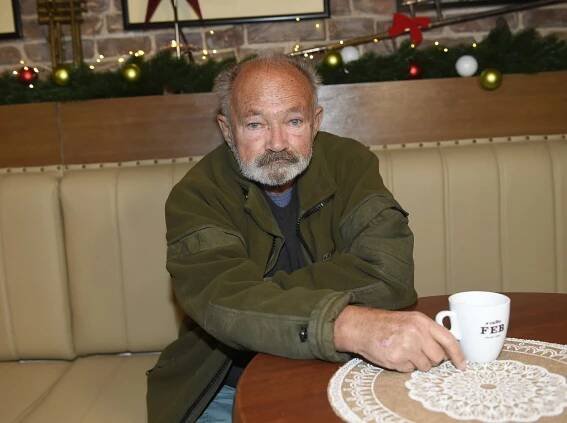 Rudolf Hrušínský (75) tvrdí, že je mladý, krásný a kudrnatý. Ulovil si jako vášnivý rybář kapra na Vánoce?