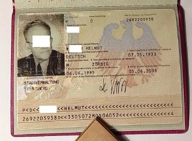 Cestovní pas Bundesrepublik Deutschland neplatný 2005 - Starožitnosti a umění