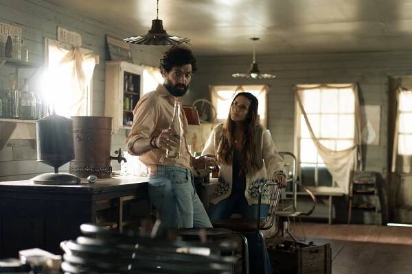 David Alpay, Catalina Sandino Moreno - Cesta ven - Belly of the Beast - Z filmu