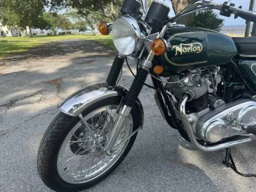 Fully-Restored 1974 Norton Commando 850 Looks as Good as New, Oozes Classic Grace - autoevolution
