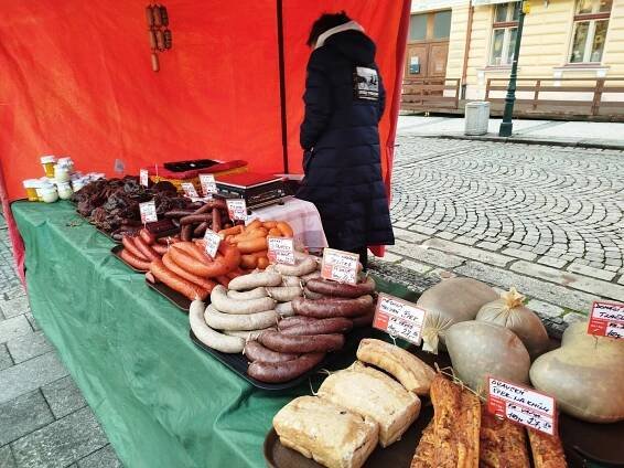 FOTO, VIDEO: Lounské farmářské trhy voněly trdelníkem, uzeninou i pečivem