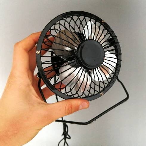 USB VENTILÁTOR STOJÍCÍ KOVOVÝ KANCELÁŘSKÝ VĚTRÁČEK, STOLNÍ VENTILÁTOR, ČERNÝ za 194.00CZK - Allegro