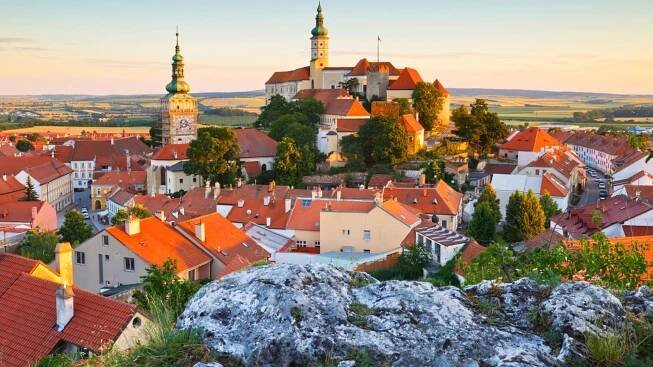 Na Mikulov se můžete podívat hned z několika vyhlídek.