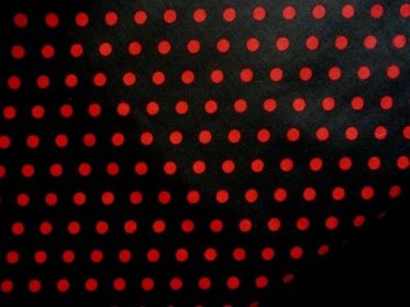 Červené puntíky - černá látka - metráž