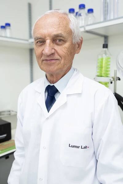 Celý rozhovor s Lumírem Hanušem: Nemocní by měli mít konopí zadarmo – Magazín Konopí