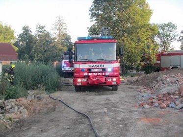 V Dašicích v ulici Třebízského zasahovaly tři jednotky u požáru… | POŽÁRY.cz - ohnisko žhavých zpráv | hasiči aktuálně